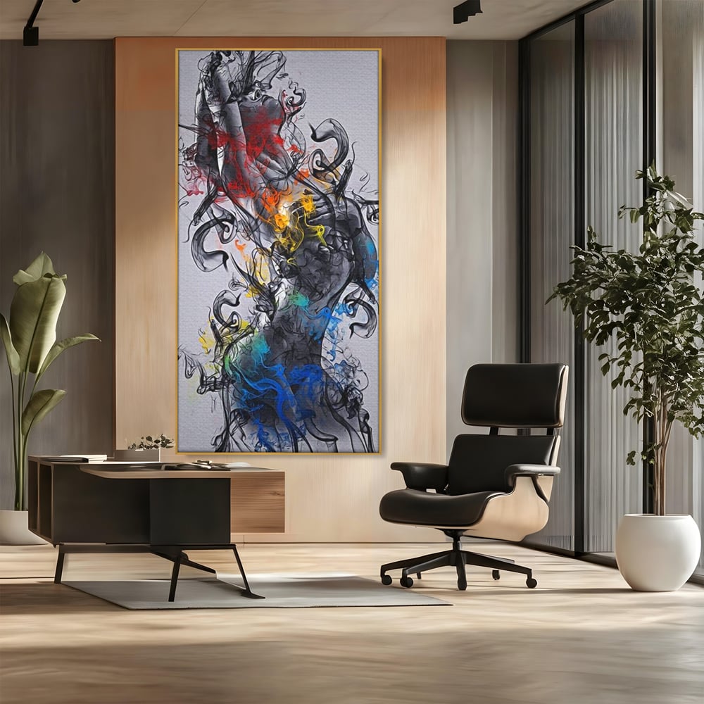 Tablou canvas cu tablou canvas cu silueta feminina si fum, in rama de aluminiu auriu, pe perete intr-un birou
